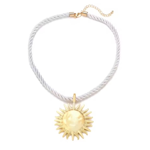 Anthropologe new adjustable Gold Sun Pendant Necklace - Picture 11 of 12
